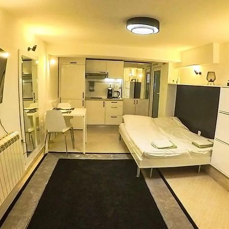 Studio With Courtyard Just Steps Away Vitosha Str Sofia Exterior photo